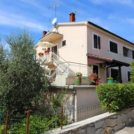 Apartment Aurora Mit Parkplatz In Strandnaehe Porec